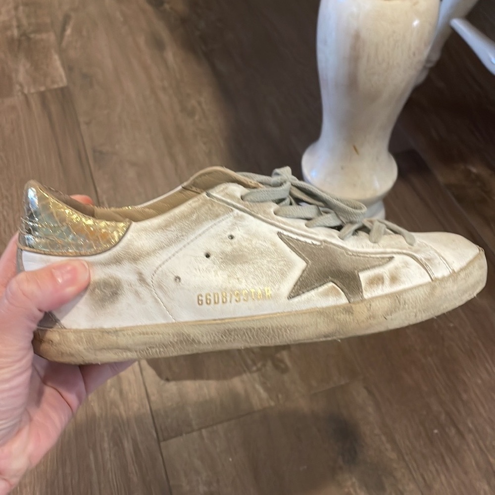 Golden goose size 37 sneakers. Good condition.